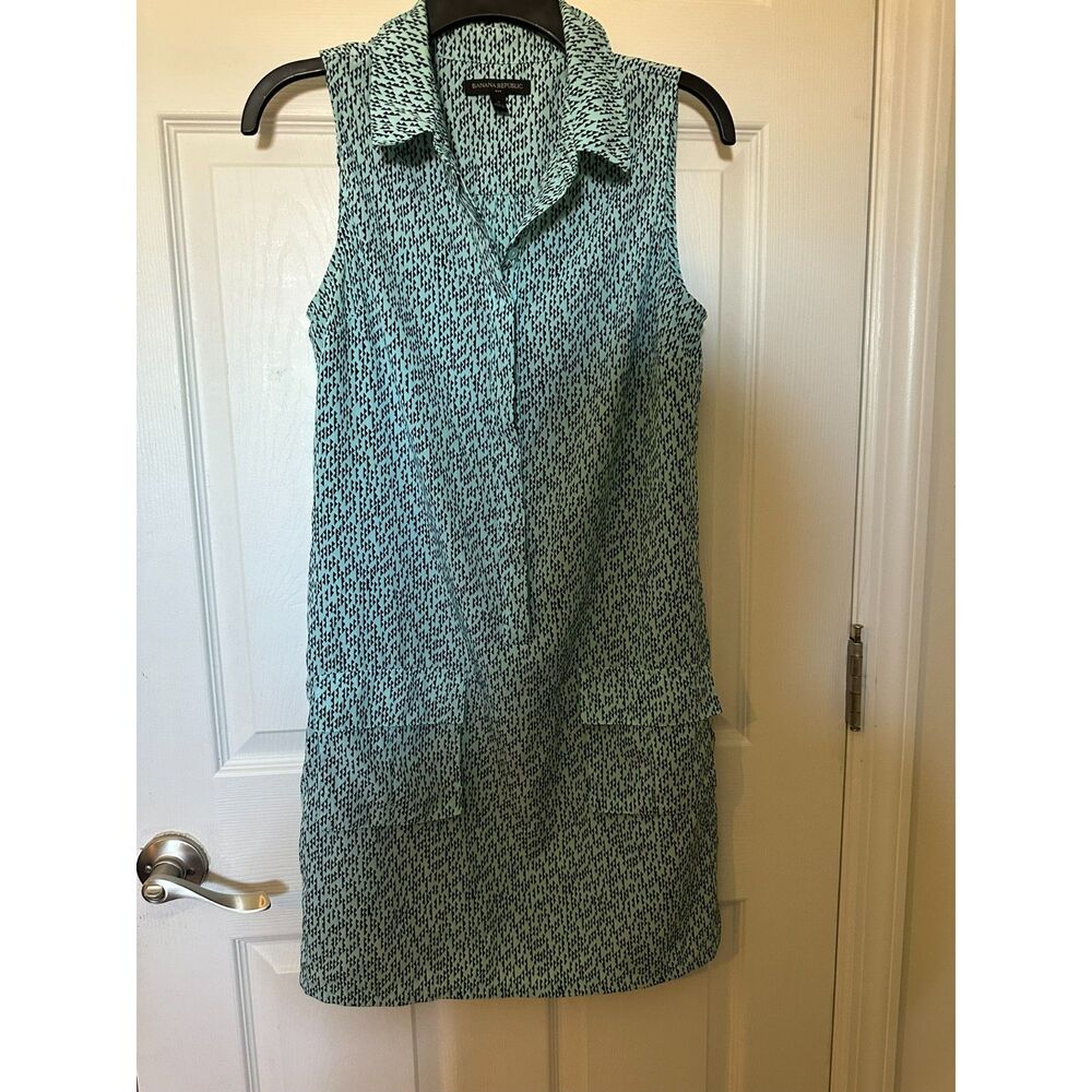 Women Banana Republic Sleeveless Collared Light BlueGreen Geometric Print size 4